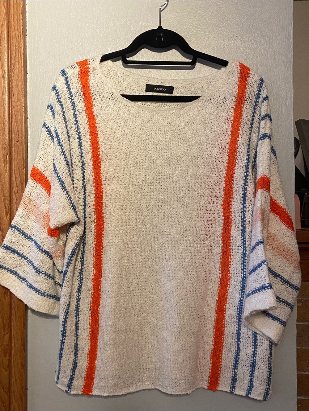 Dokotoo women’s white Open-Knit sweater with Orangestripes size L EUC